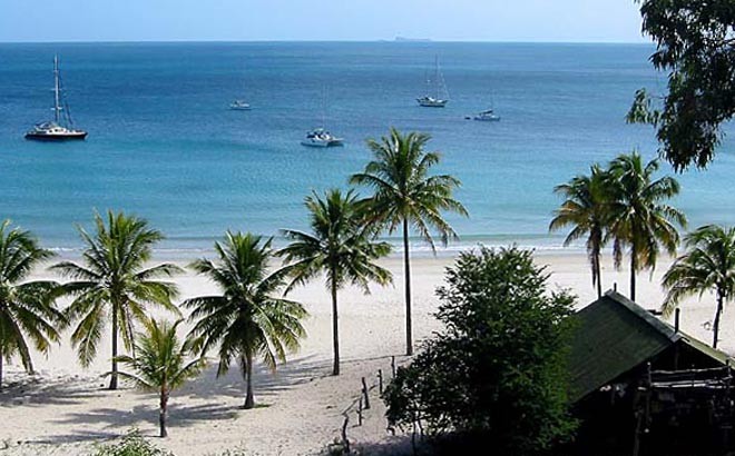 The beautiful and virtually untouched setting of Middle Percy Island in The Whitsundays. ©  SW